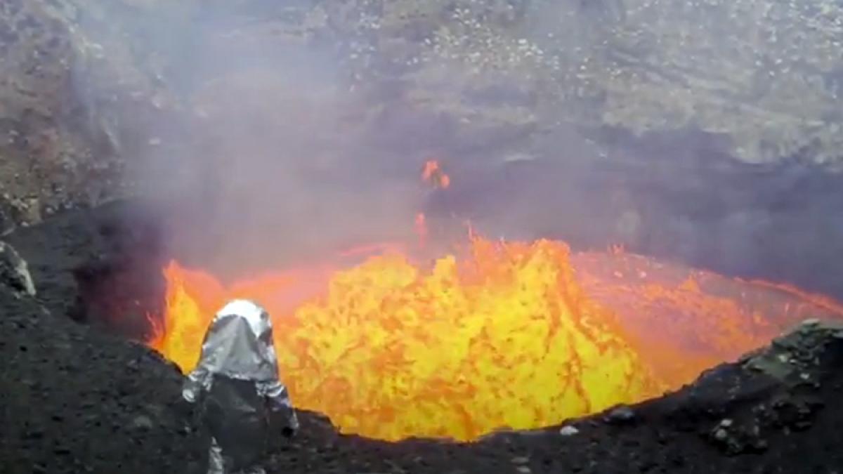 Imagini incredibile din interiorul unui vulcan - VIDEO