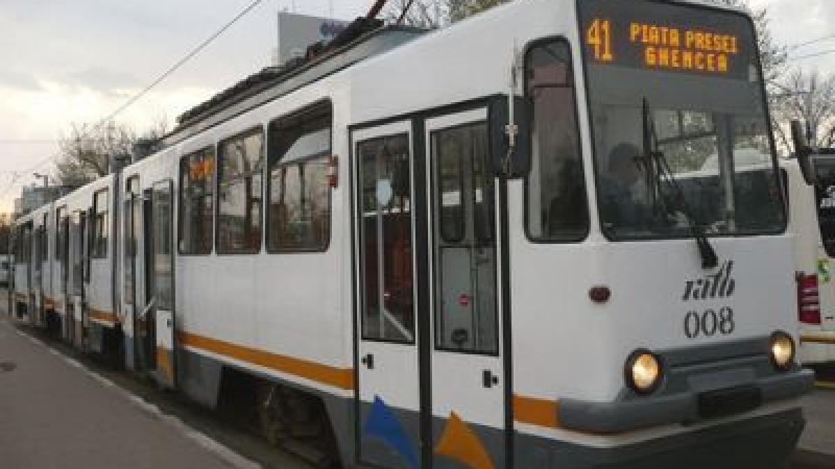 Scandal în tramvaiul 41! Doi călători s-au luat la bătaie și au blocat circulația