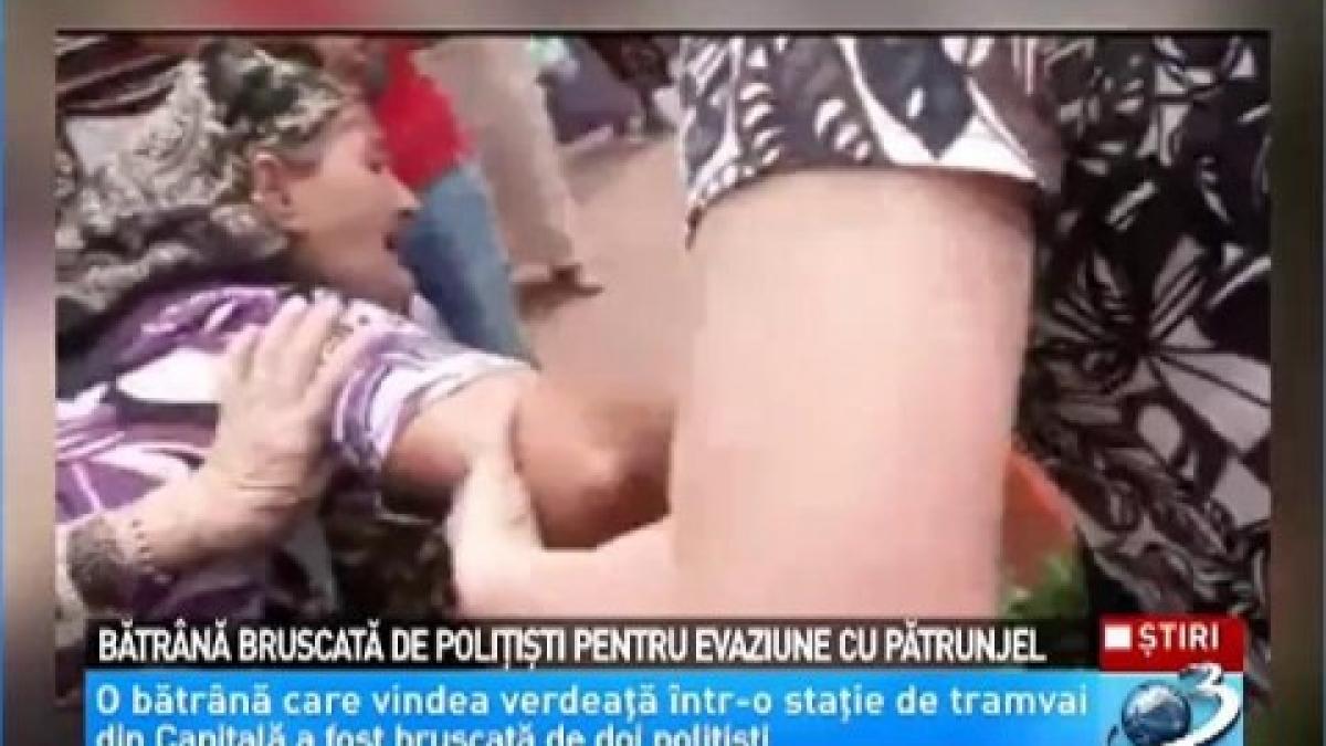 Bătrână bruscată de poliţişti! Făcea evaziune fiscală cu pătrunjel