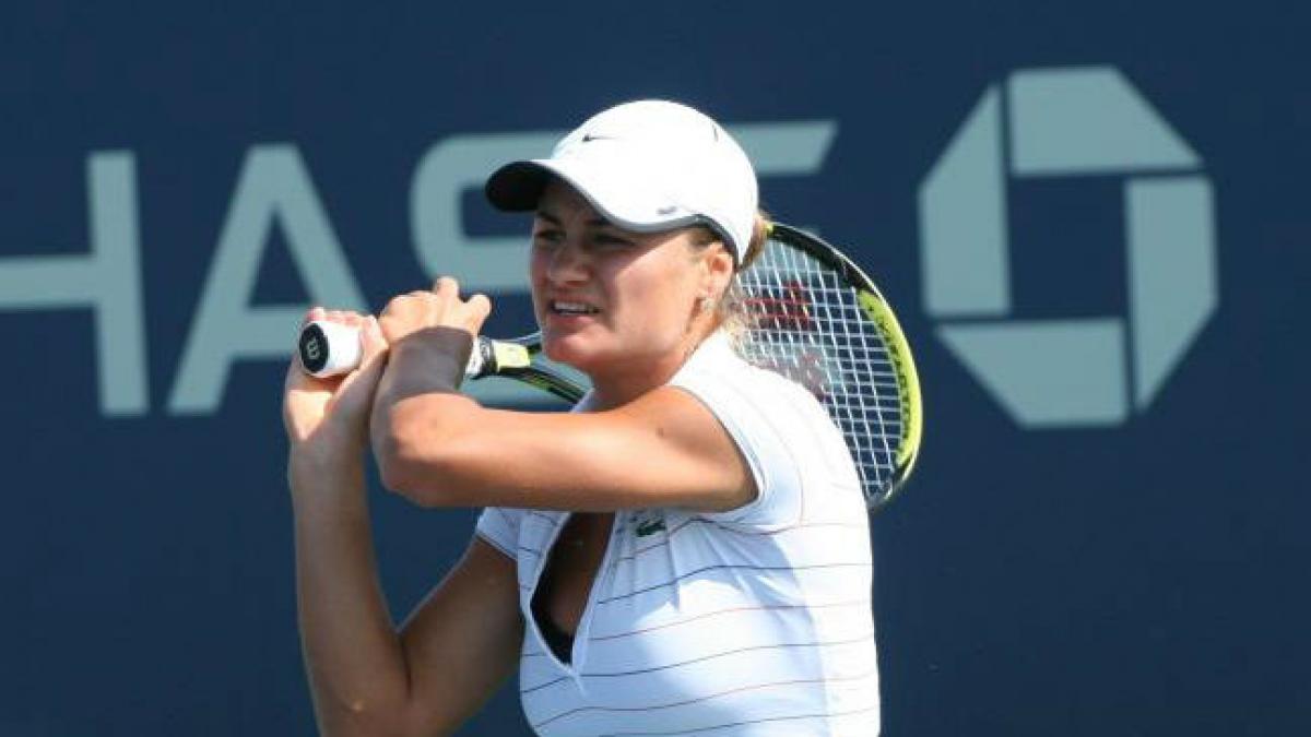 Victorie SENZAȚIONALĂ. Monica Niculescu a umilit-o pe Radwanska și s-a calificat în finala turneului WTA de la Nottingham