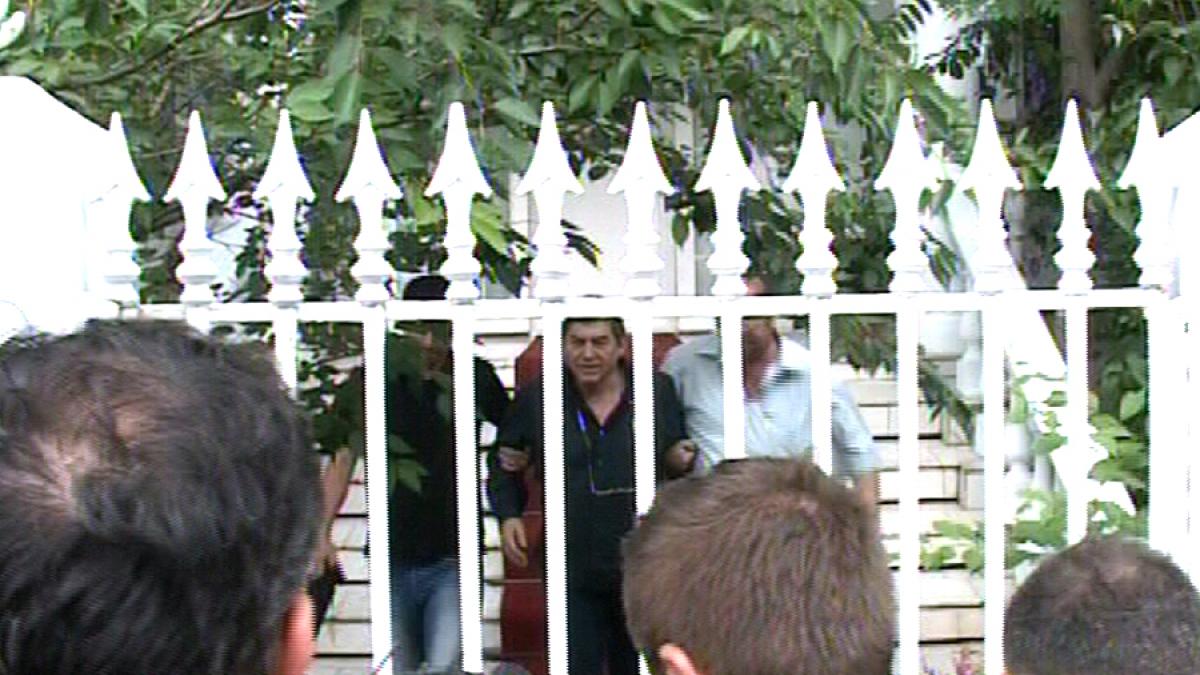 Fostul preşedinte al Camerei de Comerţ a României săltat de poliţişti de acasă şi dus în arest