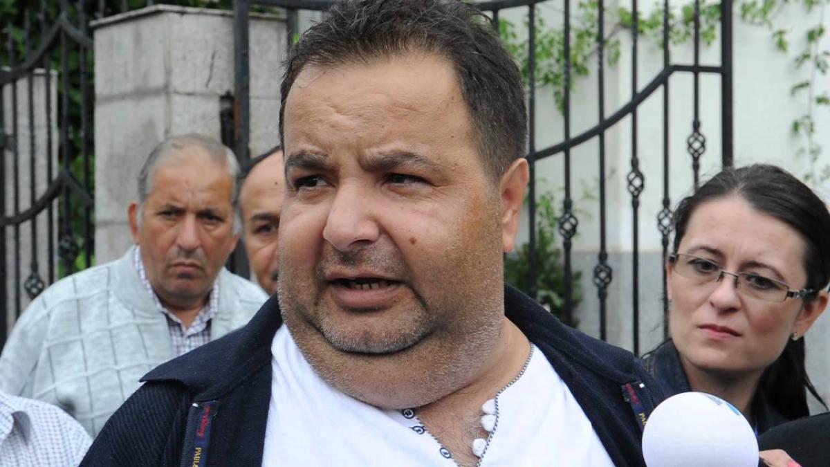 Romii din localitatea Potcoava cer ABDICAREA REGELUI CIOABĂ