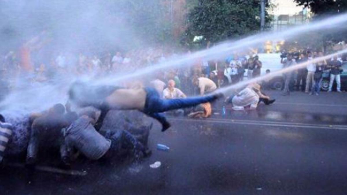 Proteste violente la EREVAN. JURNALIȘTI BĂTUȚI ȘI ARESTAȚI ( FOTO + VIDEO)