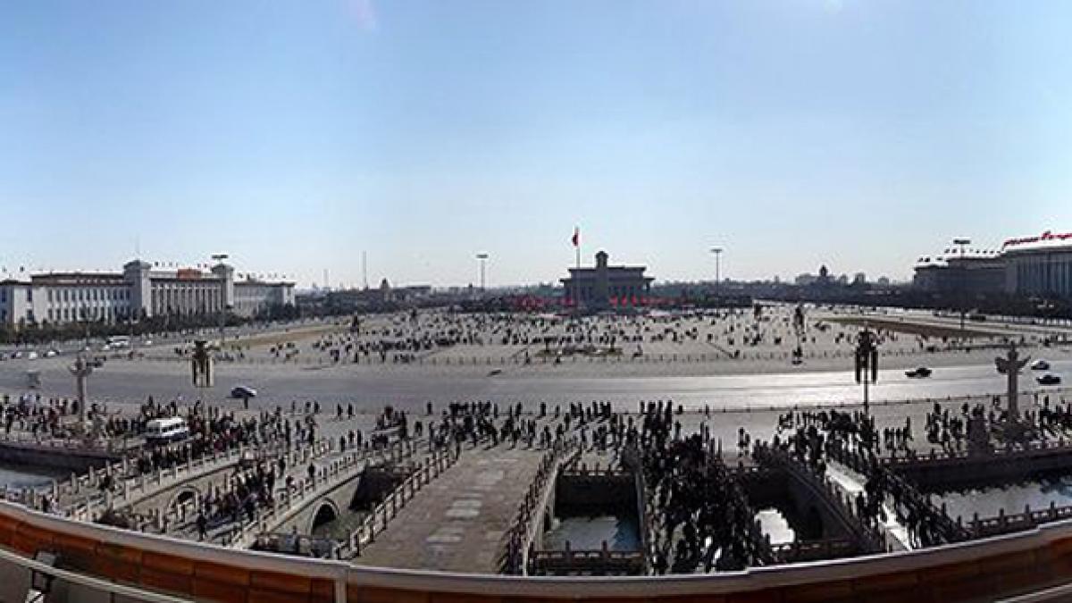 Vezi de ce chinezii s-au gândit să construiască o replică a Pieţei Tiananmen