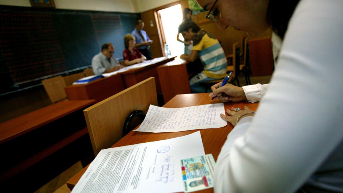 BACALAUREAT 2015 - Elevii susţin luni proba scrisă la limba română