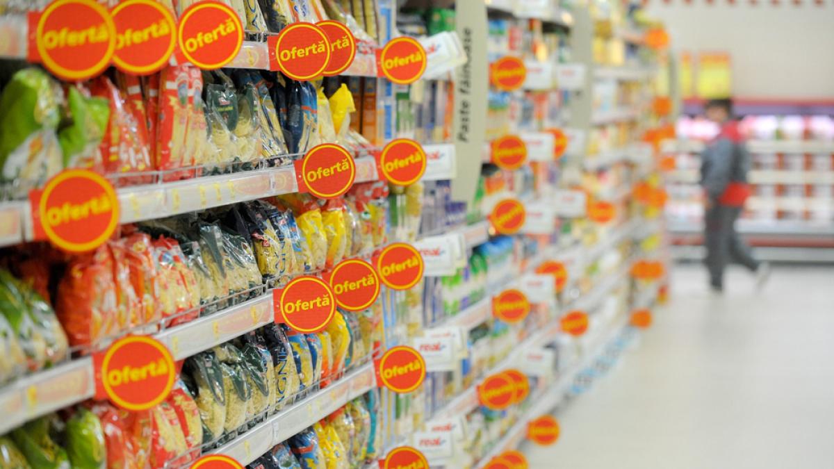 Teodorovici: Supermarketurile vor fi obligate să afişeze preţurile cu trei luni înainte şi după scăderea TVA