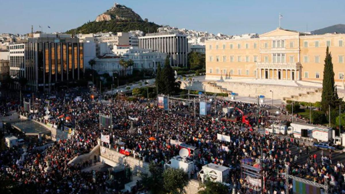 „Greferendum” este legal. Duminică, grecii trebuie să răspundă în locul autorităților, grexit sau nu