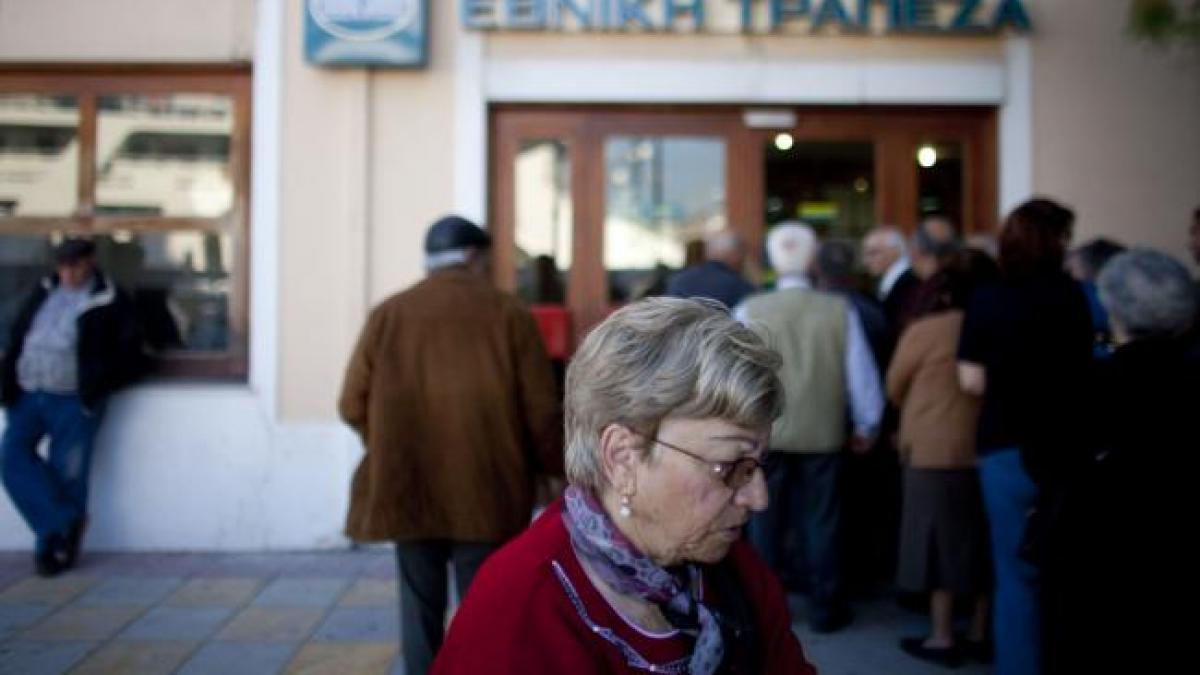  Tsipras le-a promis grecilor o funcţionare normală a băncilor în scurt timp după referendum