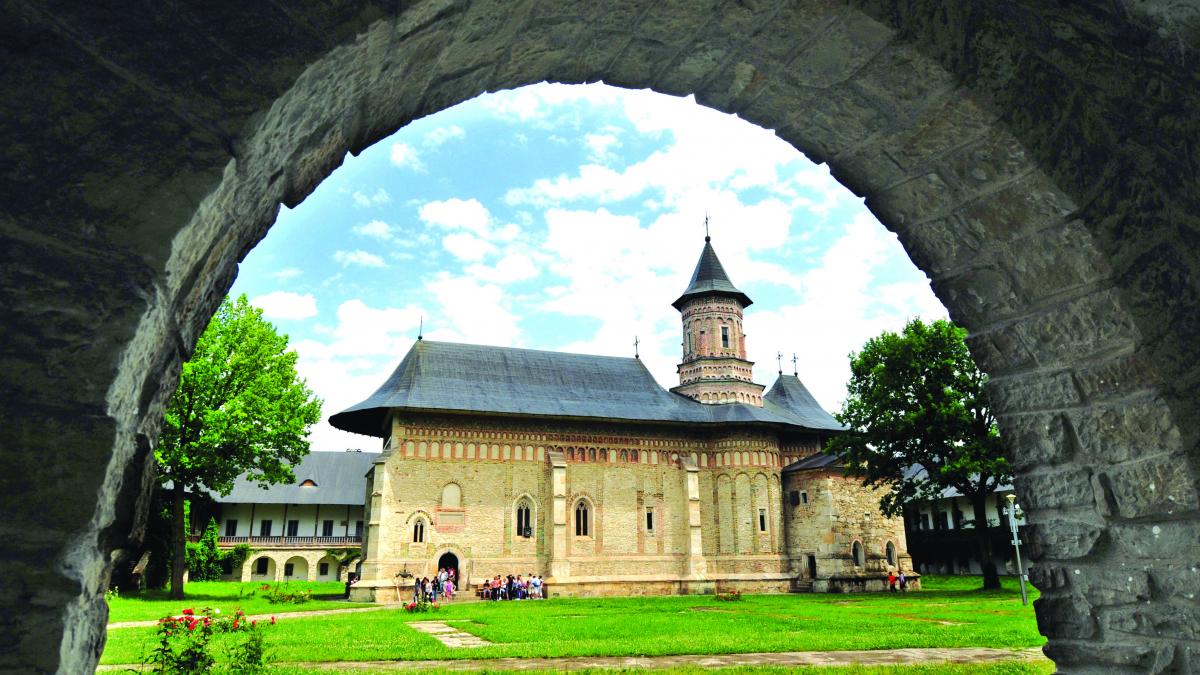 În pelerinaj la mănăstiri