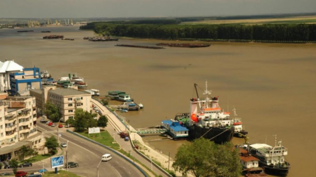 Navă românească eşuată pe Dunăre, în Germania
