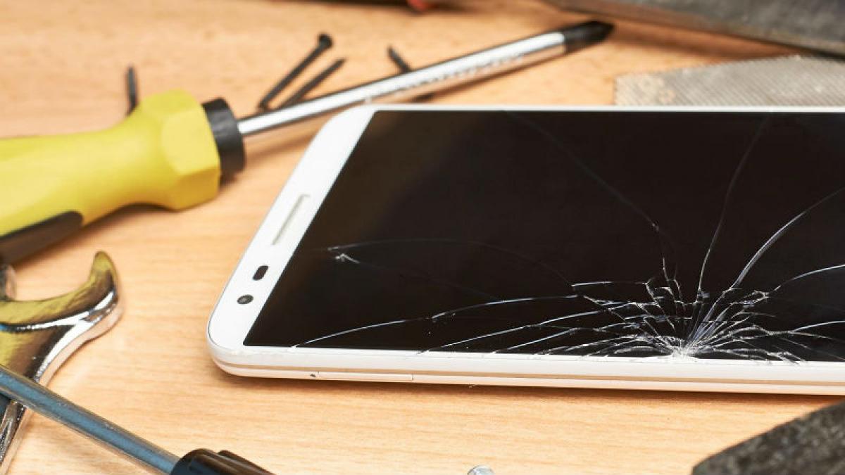 Vrei să îţi cumperi telefon? Cum îţi dai seama dacă a fost reparat