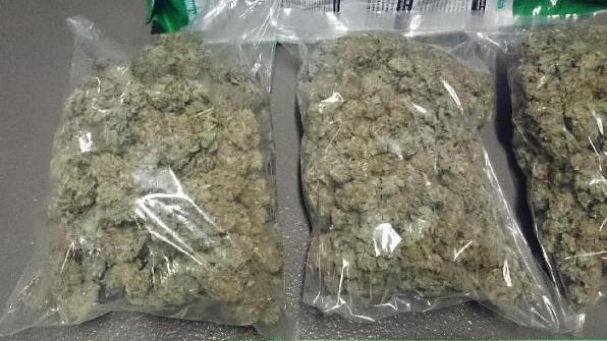 Traficantă de droguri, prinsă în flagrant! A fost reţinută de DIICOT
