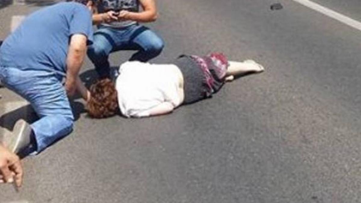 Bătrână accidentată grav, în Călimăneşti. Femeia traversa prin loc nepermis