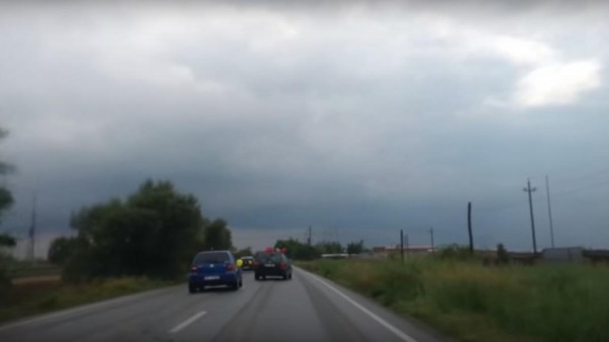 Alai de nuntă periculos! Făceau raliu în zig-zag cu maşinile! (VIDEO)