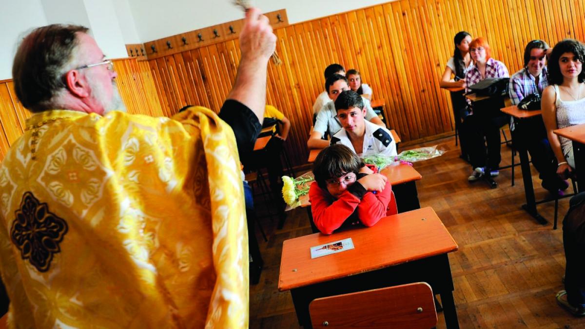Peste 250.000 de elevi nu participă la orele de religie