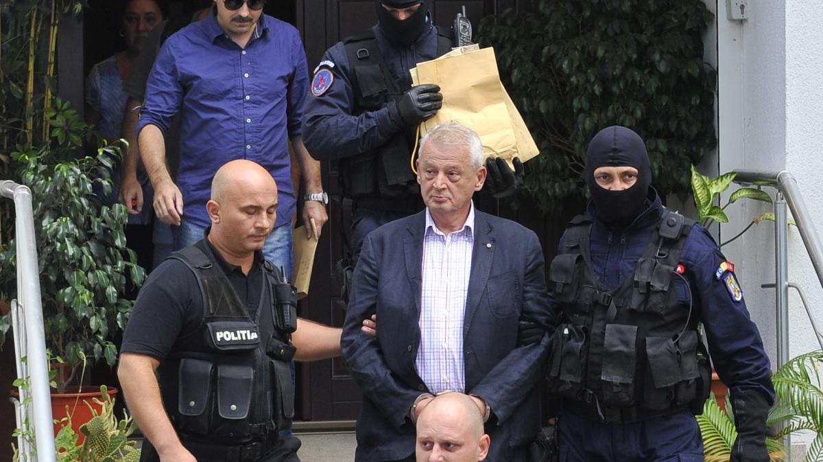 Cum a fost “lucrat” Sorin Oprescu de către “structuri”. Denunţătorul-mituitor are soţia angajată la Spălarea Banilor