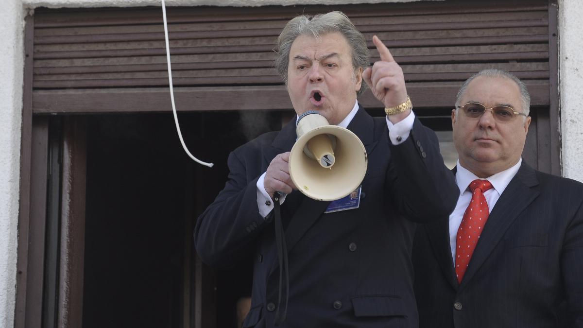 Bătălia pentru moştenirea lui Vadim Tudor