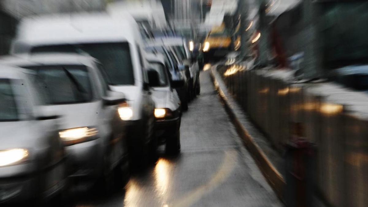 TRAFICUL PE DN2 URZICENI - BUZĂU ESTE ÎNGREUNAT