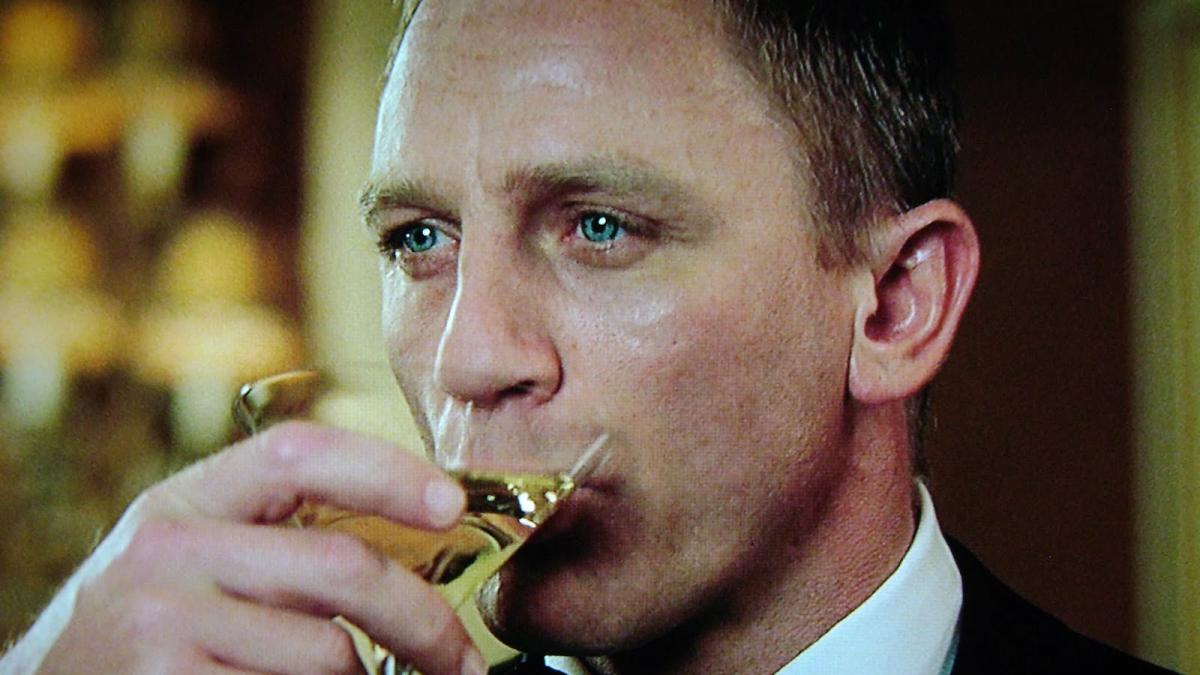 VIDEO - Care este cel mai beţiv James Bond