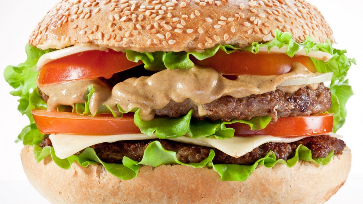 Ce se întâmplă în corpul tău după ce mănânci un Big Mac?