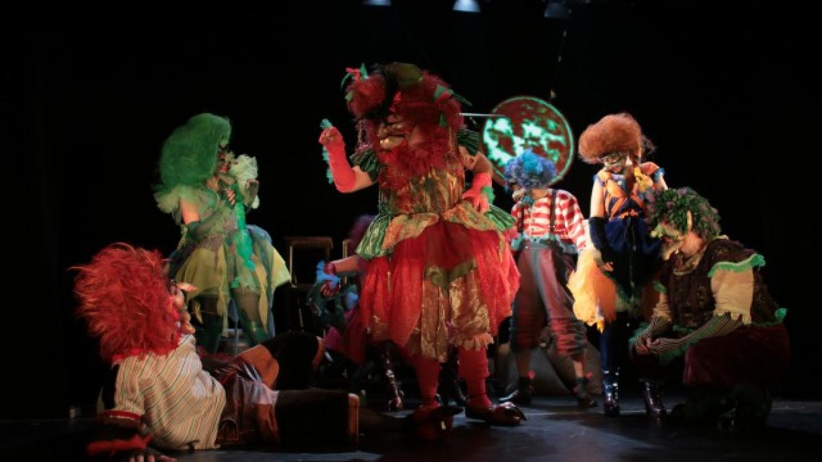 Bătrâni copilăroși sau copii bătrâni, la Teatru