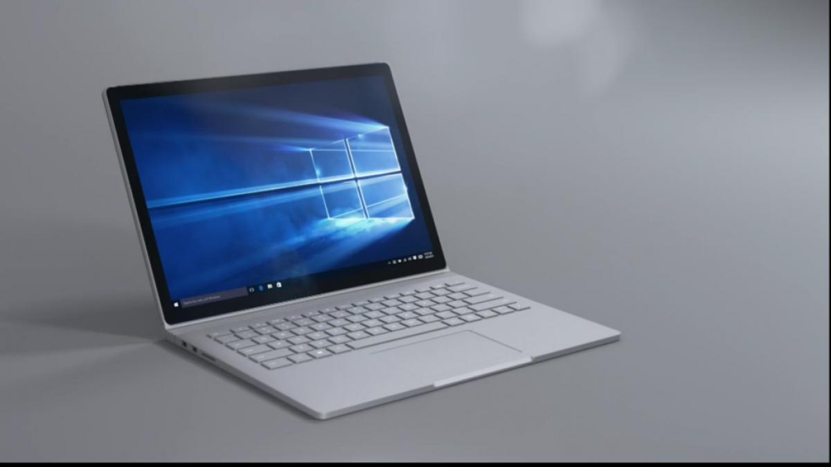 Microsoft a lansat pe piaţă un super laptop