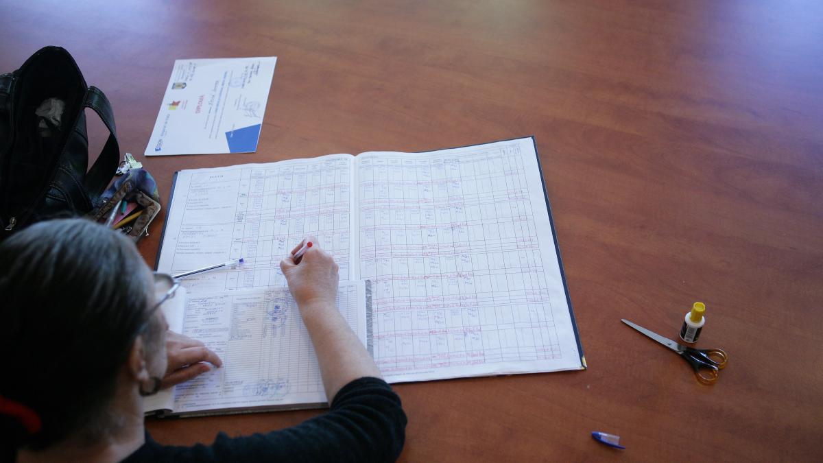 10.000 de „necalificați” și pensionari, la catedră