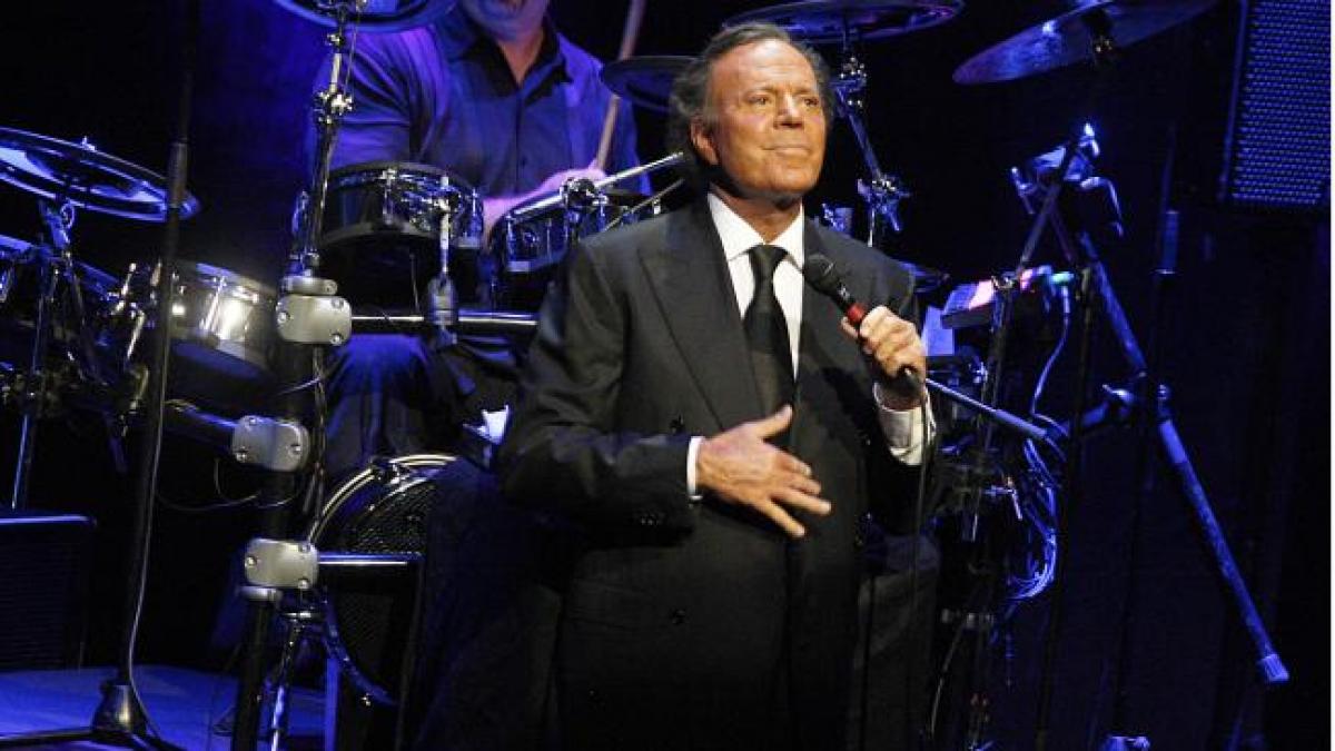 JULIO IGLESIAS, platit din banii pentru moartea sobolanilor!