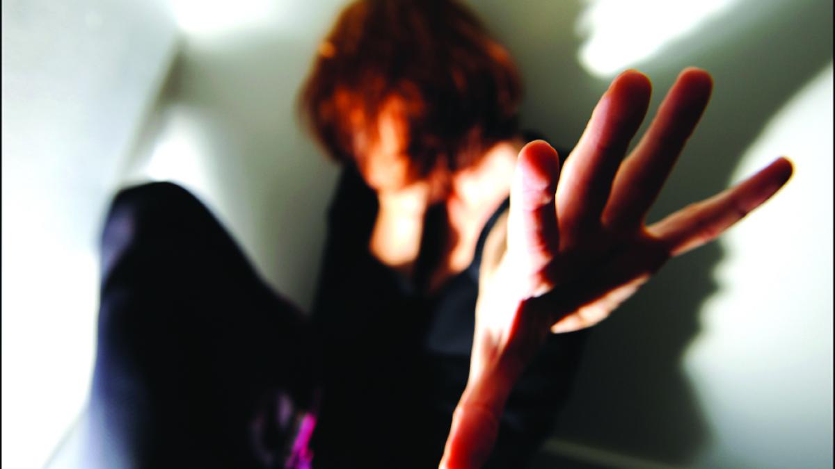 Femeile bătute, trimise de stat la ONG-uri