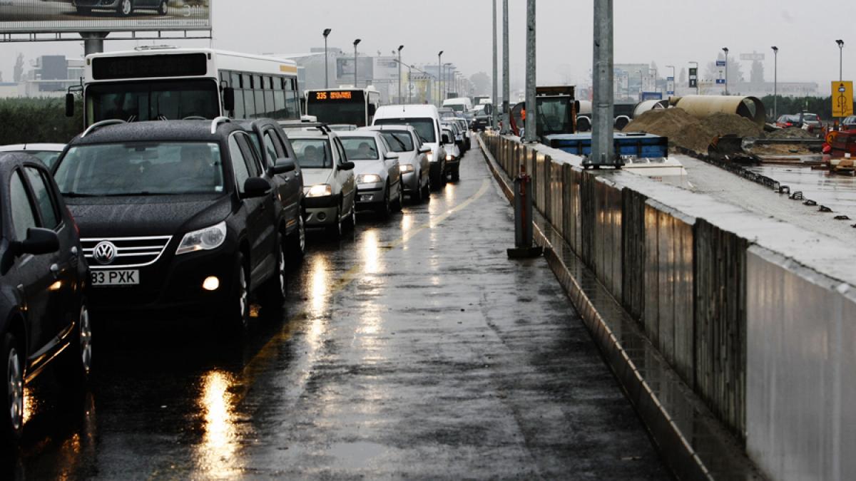 INFOTRAFIC. Accident şi trafic restricţionat la Câmpia Turzii. Vezi care drumuri sunt închise în ţară şi care sunt variantele ocolitoare
