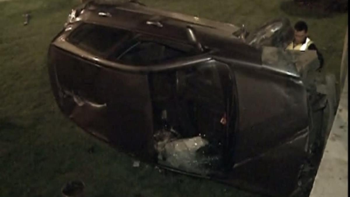 ACCIDENT SPECTACULOS în Capitală! O maşină a zburat de pe Podul Grant