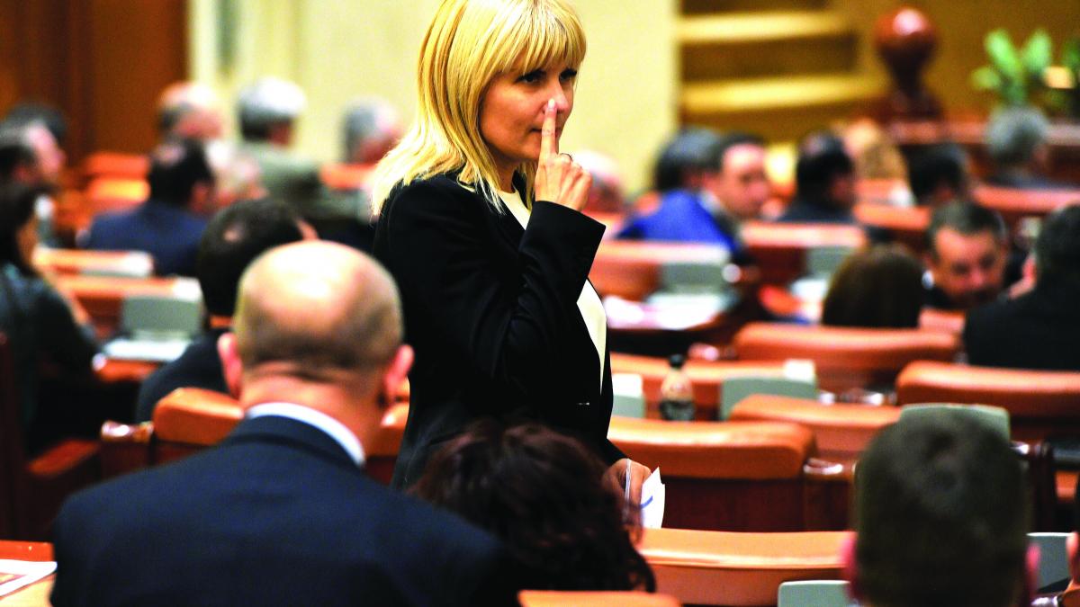 Lunga listă de erori din apărarea publică a Elenei Udrea