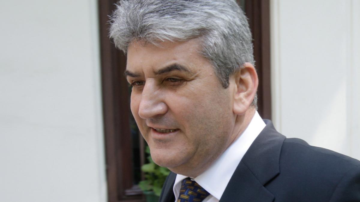 Gabriel Oprea, prima reacţie după moartea poliţistului: Eu nu am văzut accidentul! 