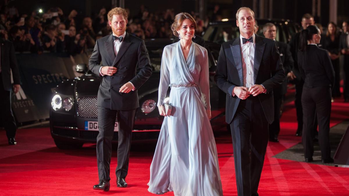 Prinţul William şi ducesa de Cambridge au asistat la avanpremiera filmului "Spectre"