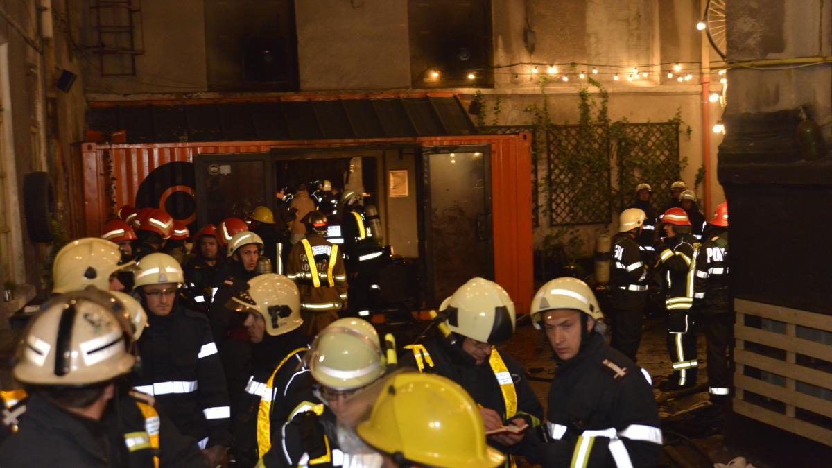 INCENDIU ÎN CLUBUL COLECTIV DIN BUCUREŞTI. Sunt între 33 și 35 de pacienți în stare critică - 29 de MORŢI