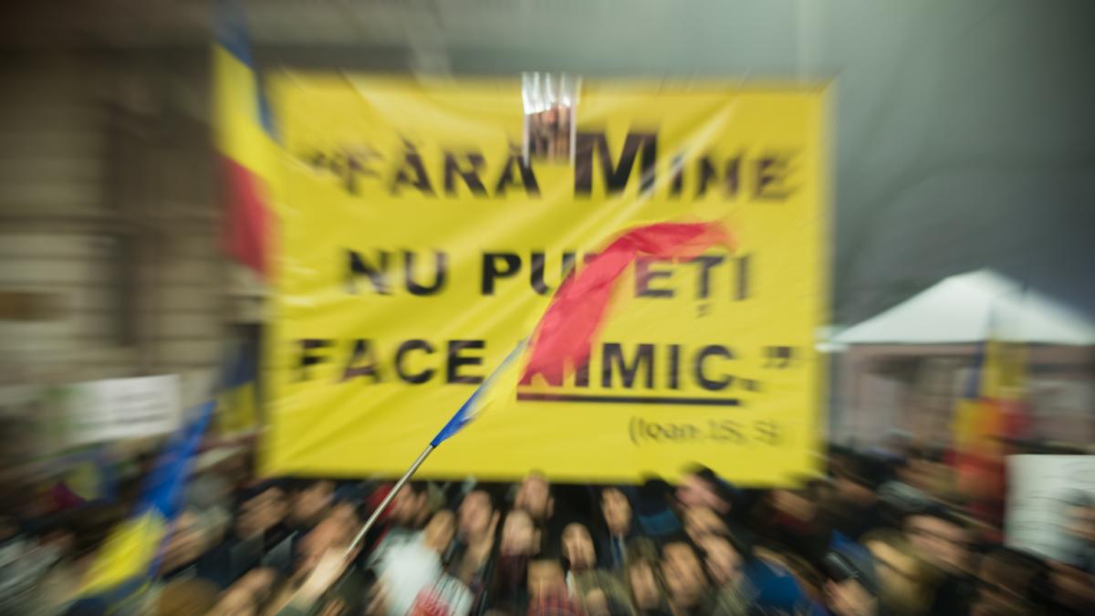 STUDIU SNSPA:  Ce îşi doresc oamenii din Piaţa Universităţii