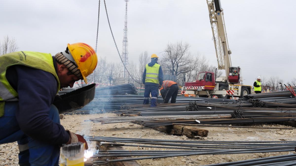 Ministerul Transporturilor a sesizat organele statului cu privire la modul în care a acţionat conducerea CNADNR în derularea contractelor 