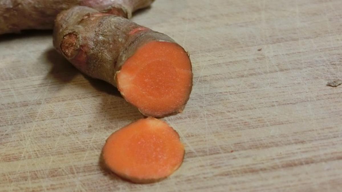 Smoothie-ul cu turmeric, delicios și antioxidant