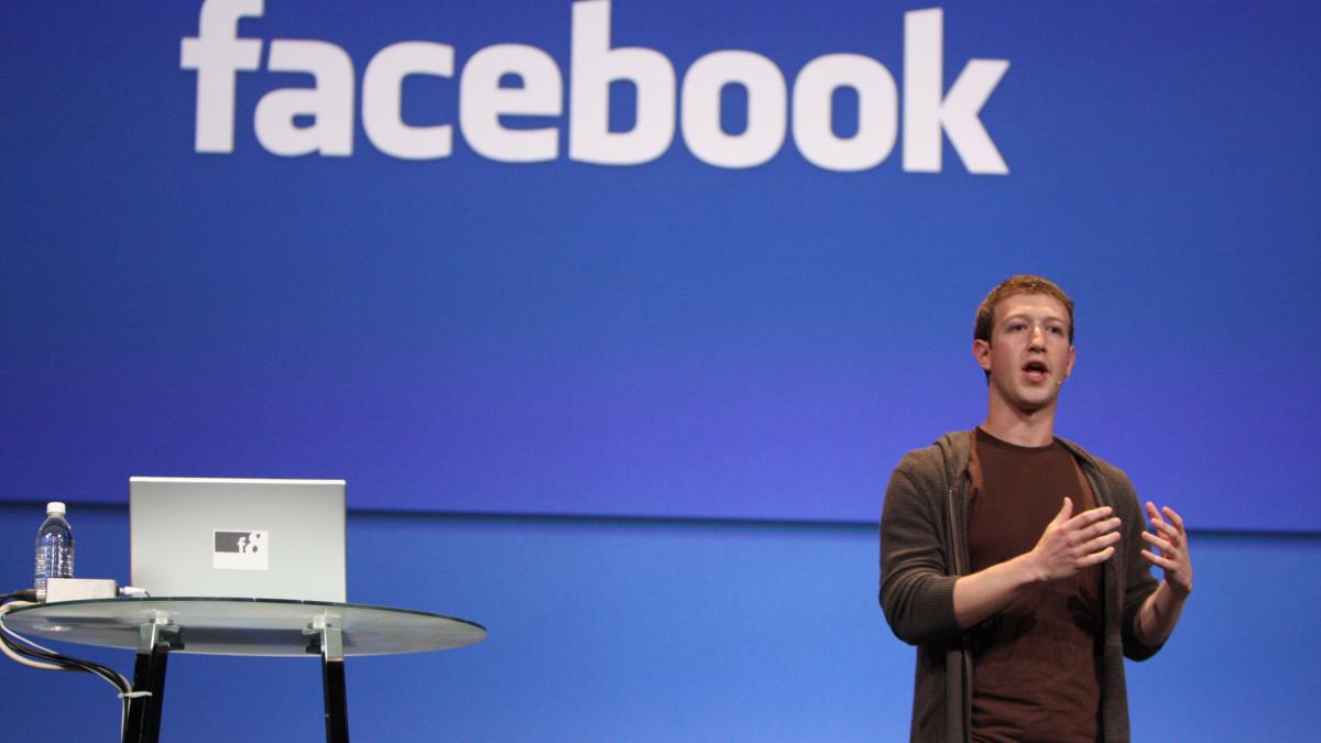 Facebook primește critici dure după atentatele teroriste din Paris