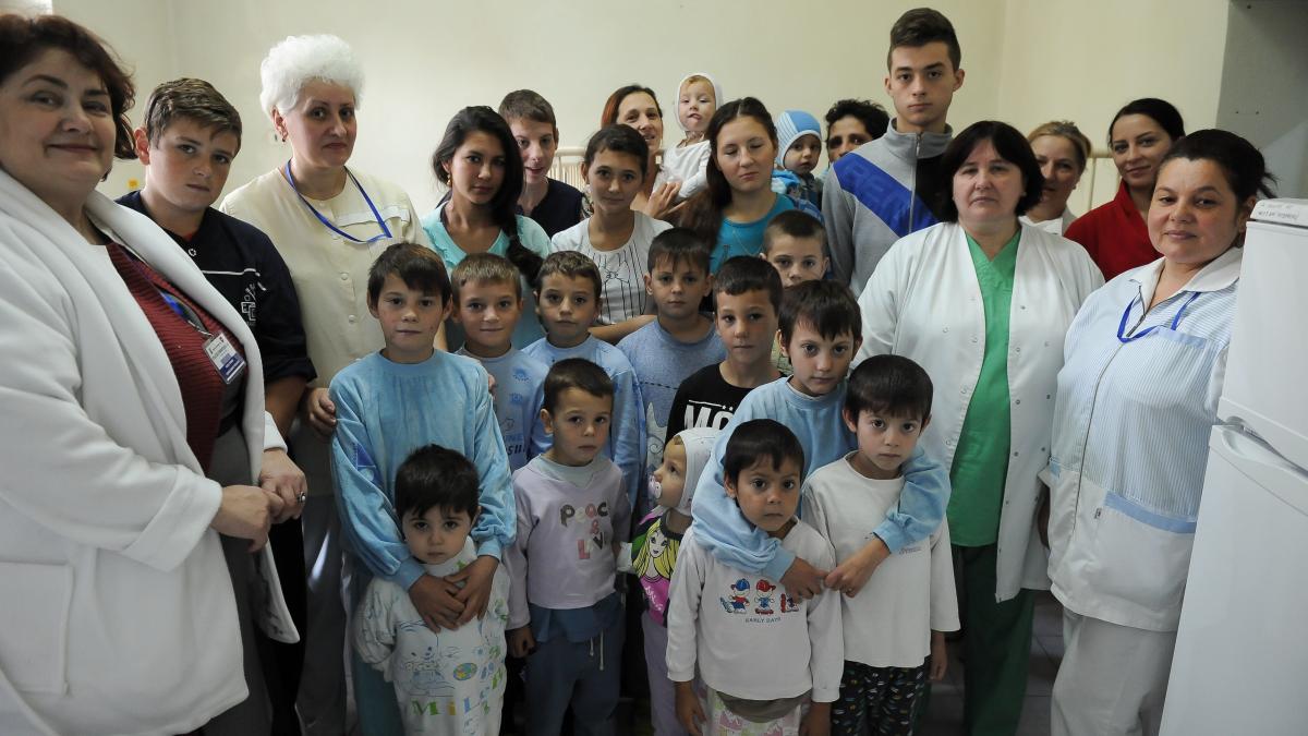 Sprijiniţi copiii săraci bolnavi de tuberculoză şi alte boli grave!  