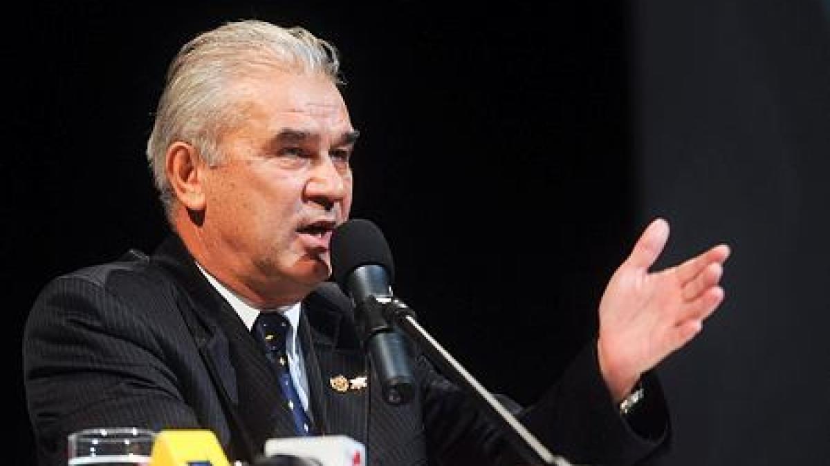 Fotbal: Selecționerul Anghel Iordănescu și-a prelungit contractul cu FRF până la finalul EURO 2016