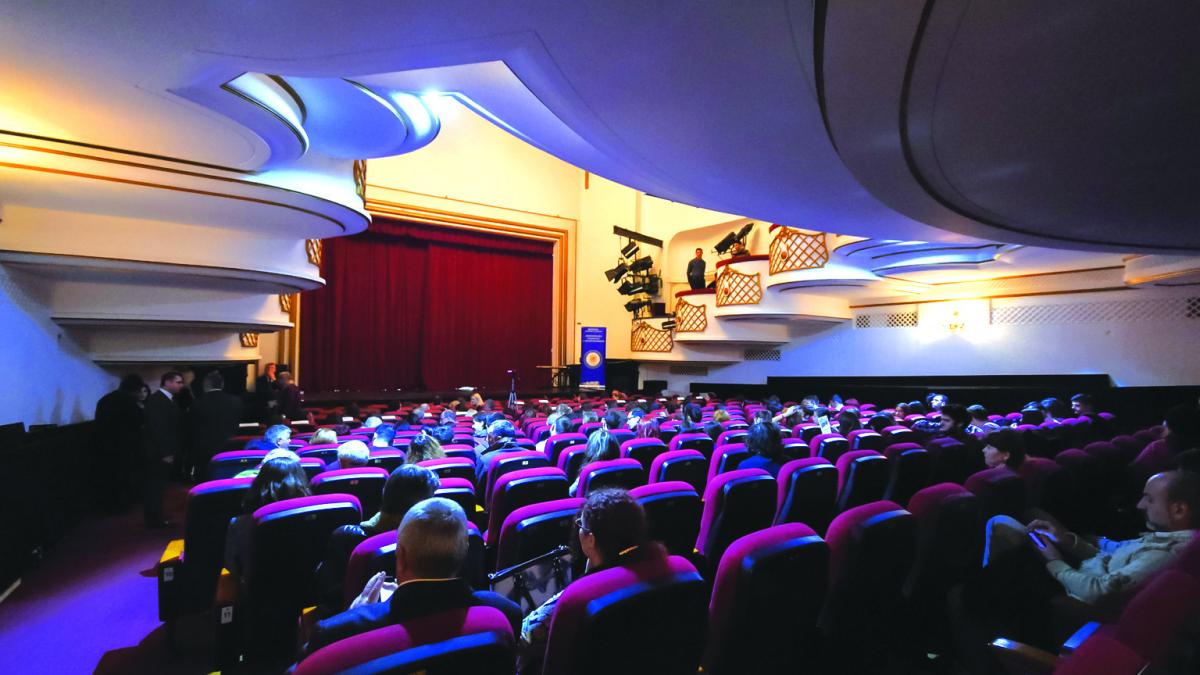 Câte teatre ar trebui mutate la Cotroceni