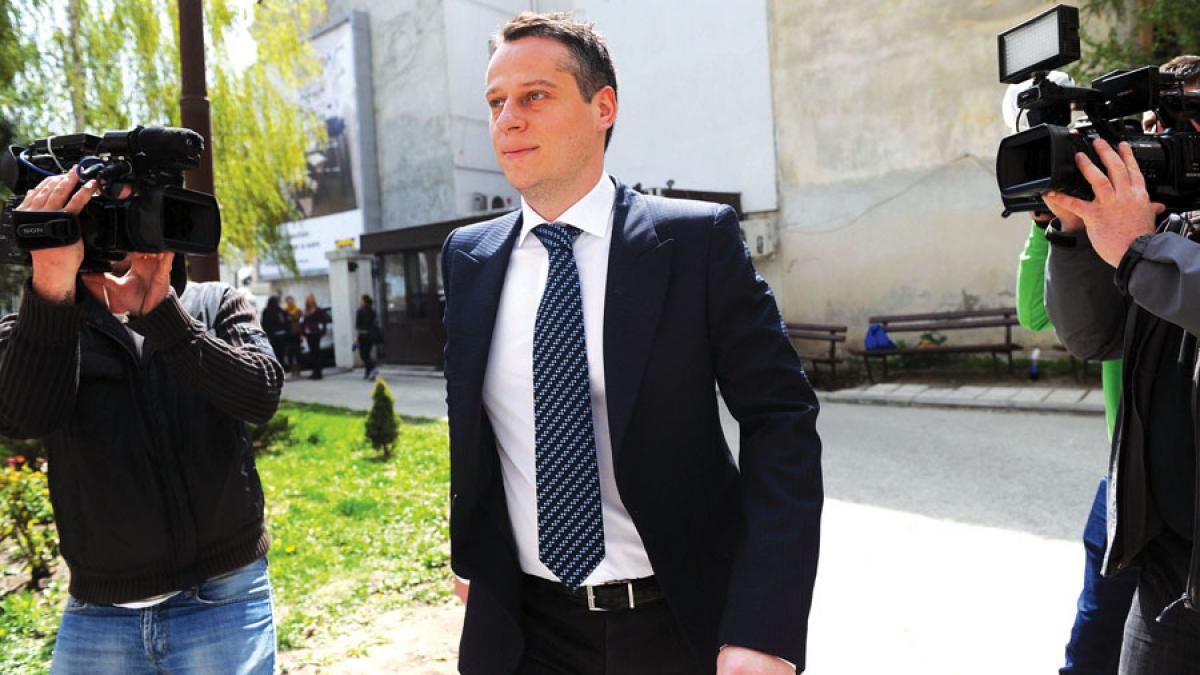 Prima fostă soţie o ajută pe cea de-a doua fostă soţie. Paravanul lui Cocoş în combinaţii imobiliare