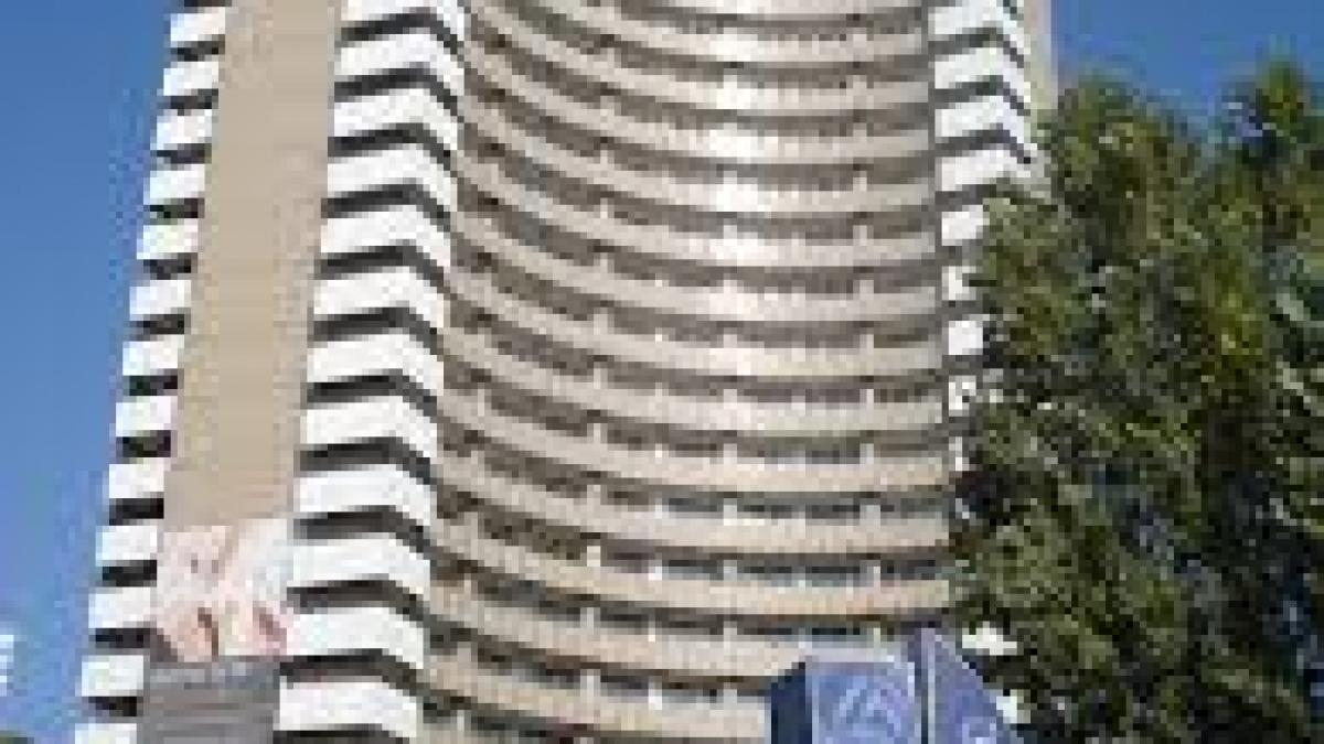UPDATE - Un bărbat a căzut de pe Intercontinental, în centrul Bucureștiului, și a murit