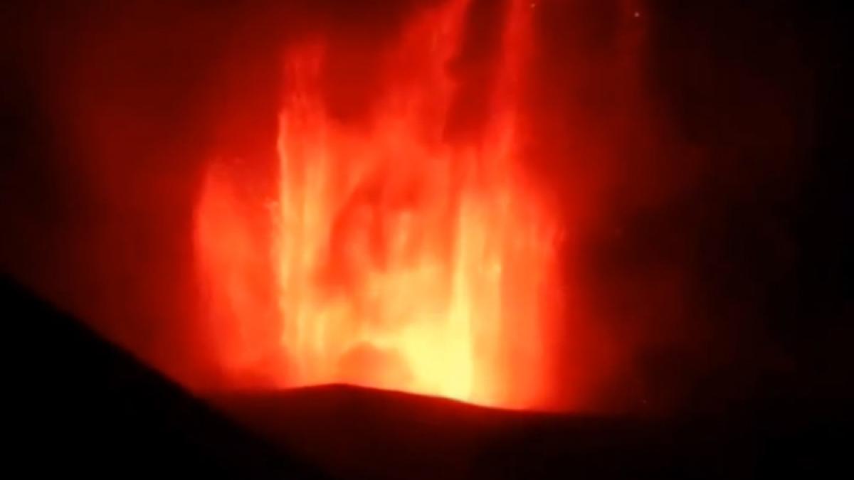 video cea mai violenta eruptie a vulcanului etna din ultimii 20 de ani