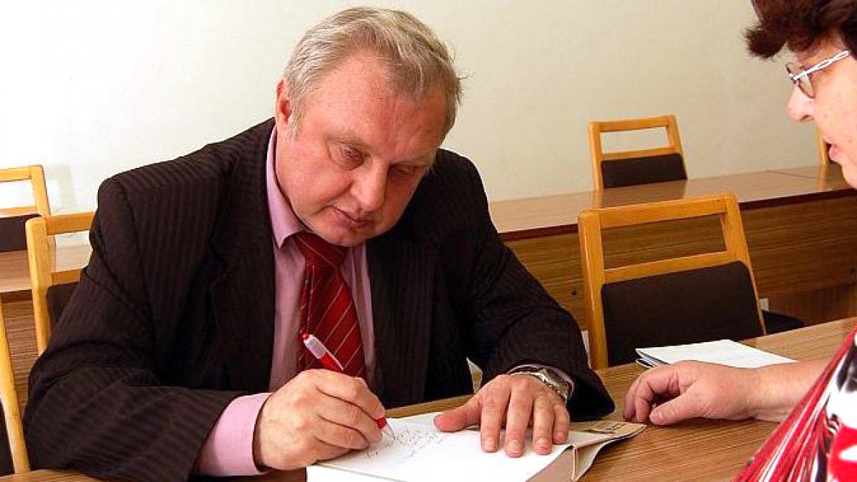 Europarlamentar, arestat în Elveţia după ce a încercat să retragă dintr-o bancă 350 milioane de euro