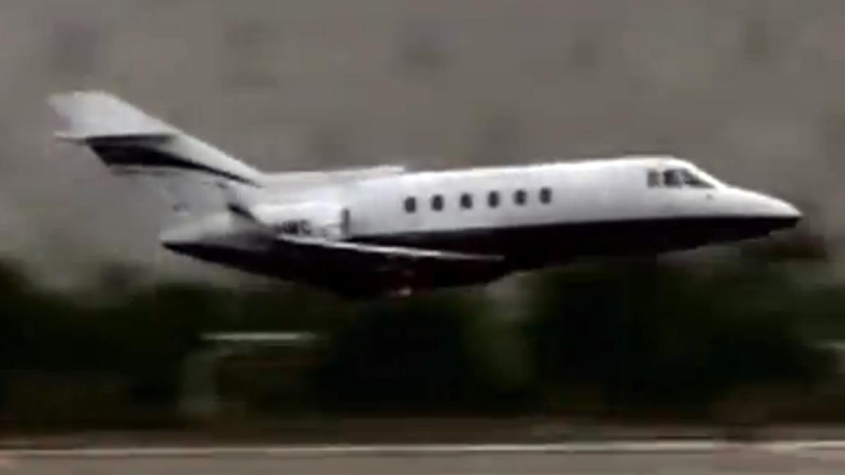 video un avion de mici dimensiuni a aterizat fortat pe burta in palm springs