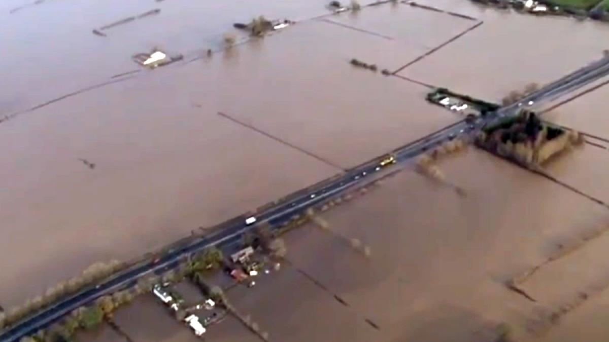 video inundatii istorice in marea britanie dupa furtuna desmond