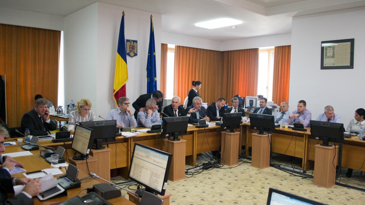 „Bugetul hazliu” dezbătut la comisii