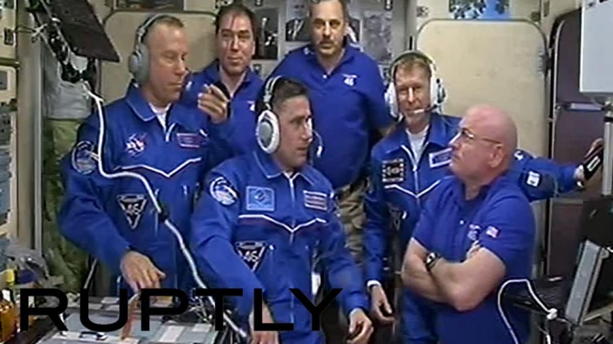 Andocare finalizată cu succes a capsulei Soiuz la ISS 